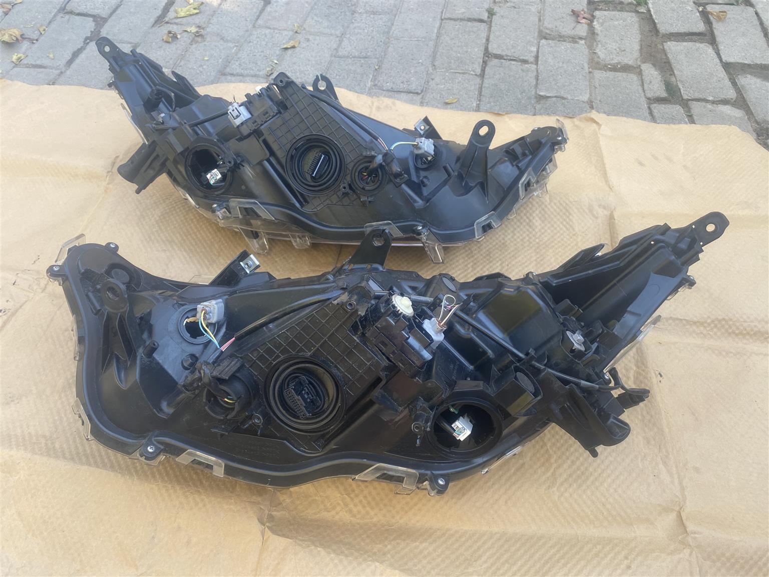 2024 TOYOTA RAV4 FULL LED HEADLIGHTS FOR SALE. IN PRISTINE CONDITION