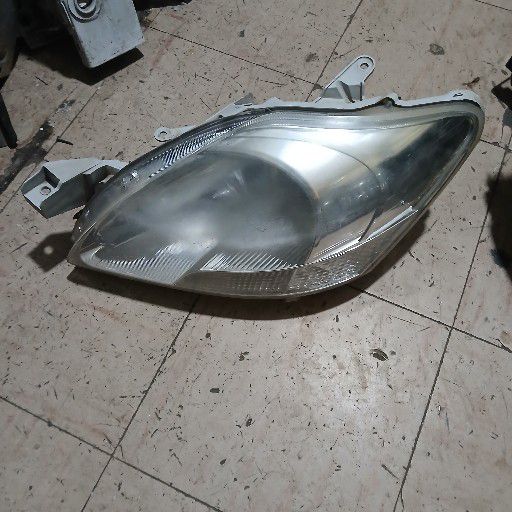 Toyota yaris headlight - Private Seller Toyota yaris headlight - Private Seller