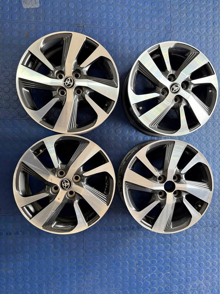 16 INCH TOYOTA YARIS ORIGINAL DESIGN RIM SET WITHOUT TYRES PRE- OWNED - Private Seller 16 INCH TOYOTA YARIS ORIGINAL DESIGN RIM SET WITHOUT TYRES PRE- OWNED - Private Seller