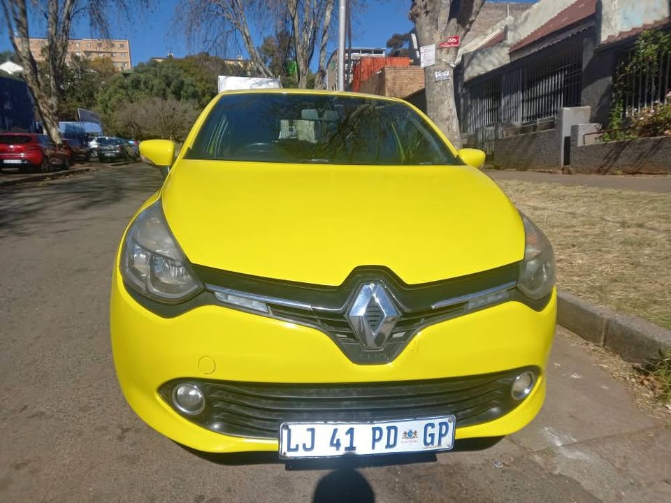 2015 Renault Clio 900T Manual, Petrol, Yellow, Service book,