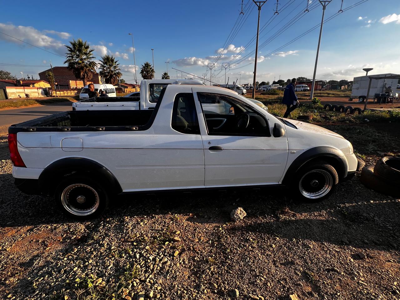 Np200 utility bakkie