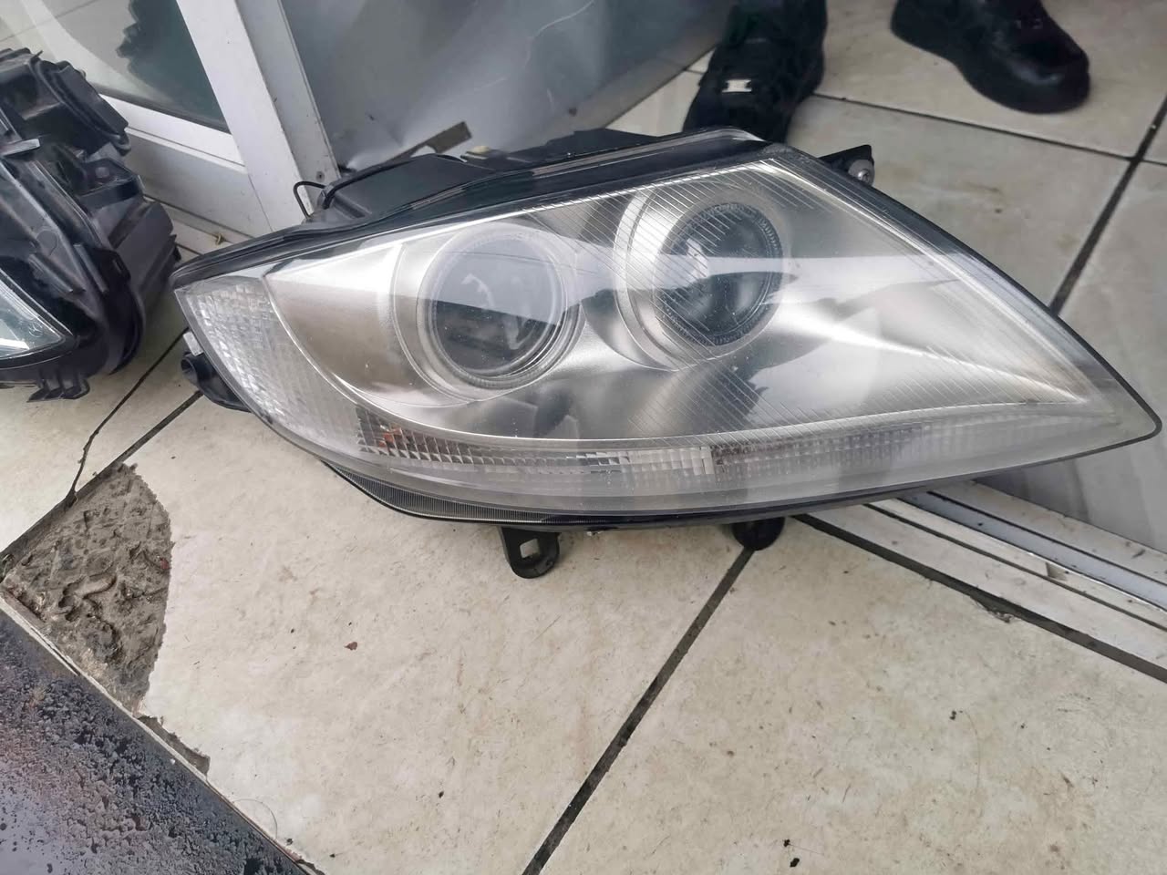 BMW Z4 E85 right headlight - Private Seller BMW Z4 E85 right headlight - Private Seller