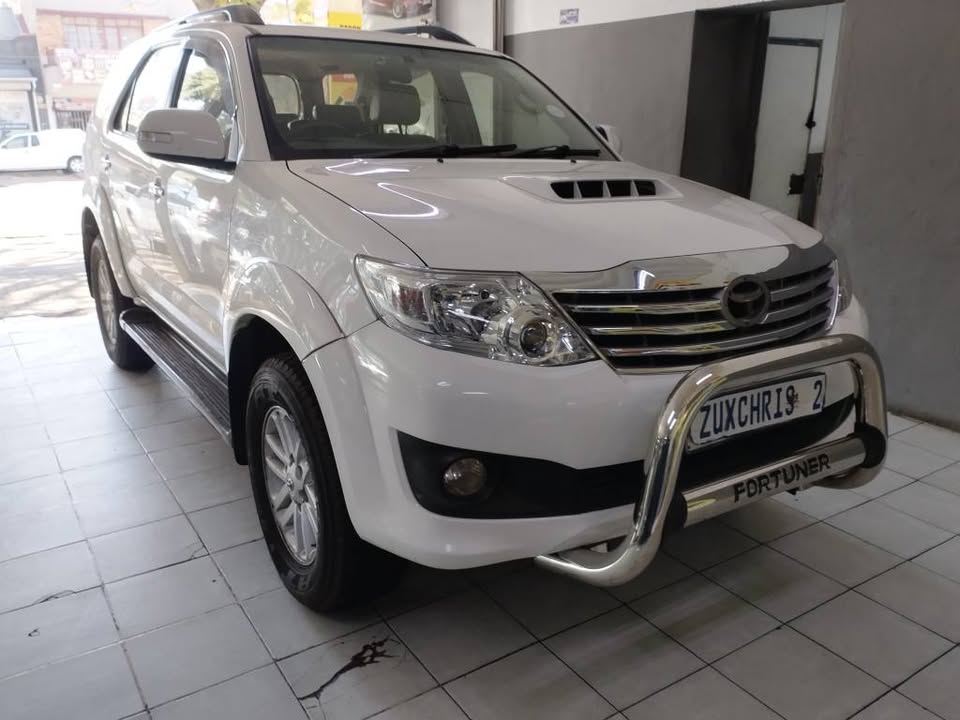 2013 TOYOTA FORTUNER 3.0 D4D /4X2/AUTOMATIC TRANSMISSION/151,000KM/LEATHER SEATS/CODE2/WHITE COLOUR/