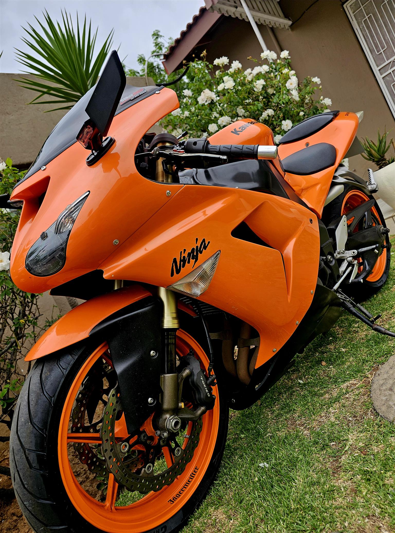 KAWASAKI ZX10 (WITH ONLY 28K KMS) - Private Seller