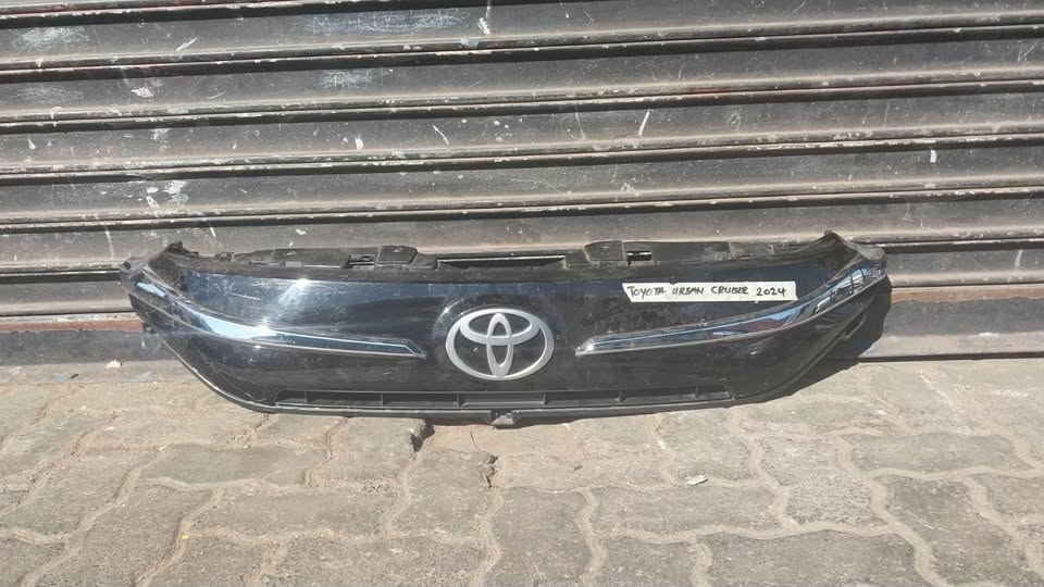 Toyota Urban Cruiser grille 2023 - Private Seller Toyota Urban Cruiser grille 2023 - Private Seller