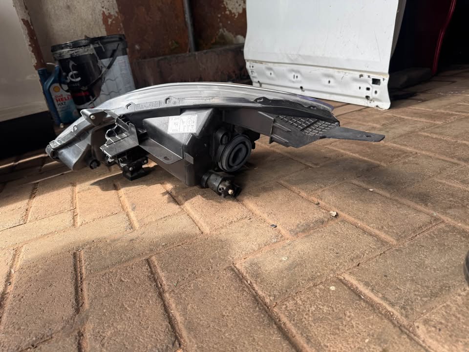 Nissan Almera Right Headlight - Private Seller