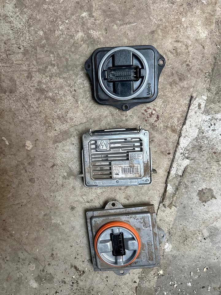 Jeep Grand Cherokee headlight modules ballasts - Private Seller Jeep Grand Cherokee headlight modules ballasts - Private Seller
