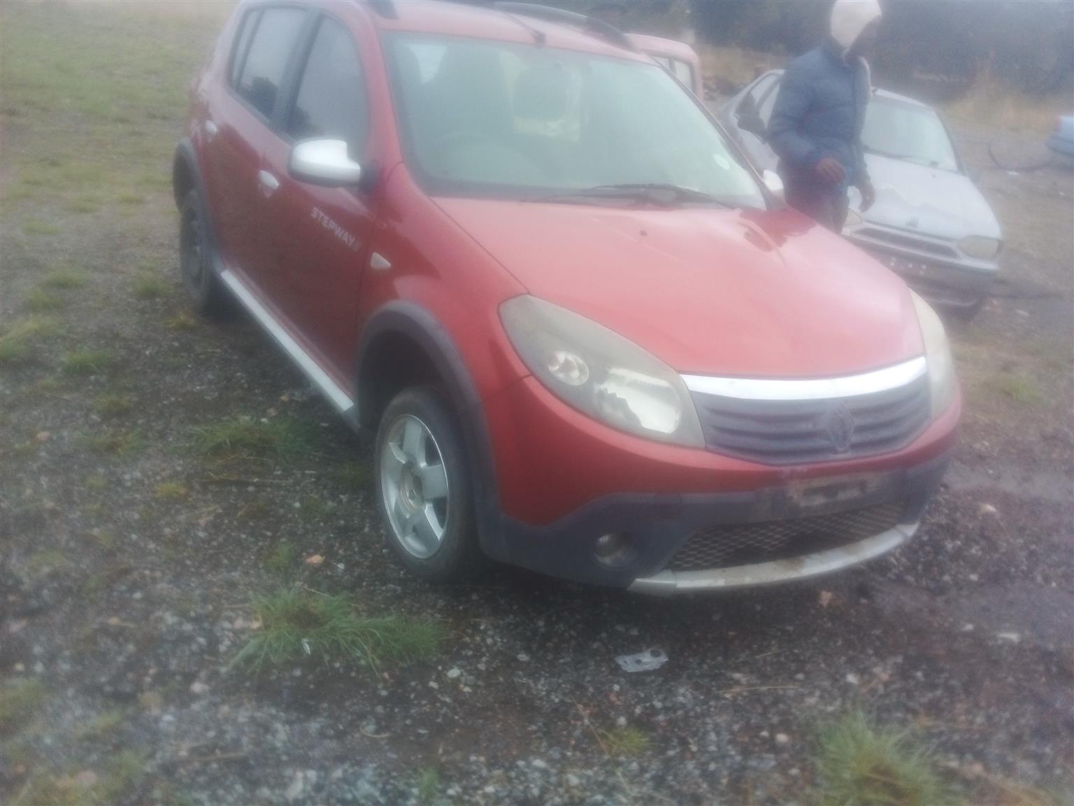 Renault sandero 1.6 stripping for spares - Private Seller