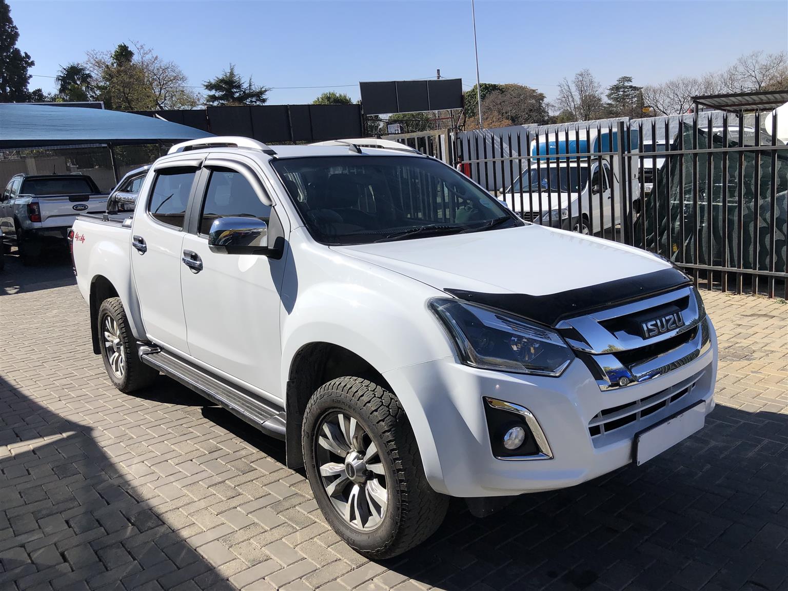 Used 2018 Isuzu KB 300D-Teq double cab 4x4 LX - Private Seller Used 2018 Isuzu KB 300D-Teq double cab 4x4 LX - Private Seller