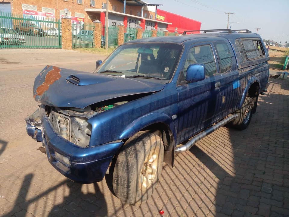 Mitsubishi colt 4m40 engine still running good stripping for parts - Private Seller Mitsubishi colt 4m40 engine still running good stripping for parts - Private Seller