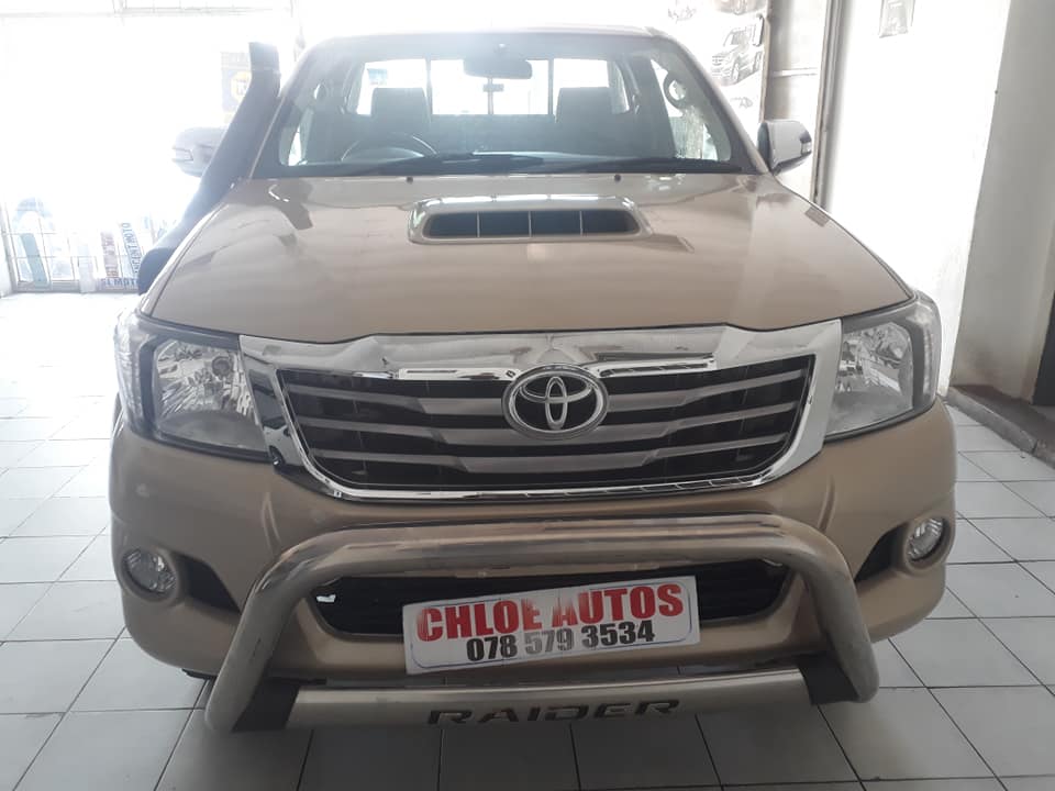 2012 Toyota Hilux 3.0D4D 4x4 LEGEND 45 SINGLE CAB Manual gold color 139000km