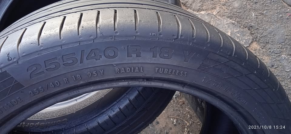2X 255/40/18 Continental runflats tyres with about 80% life - Private Seller