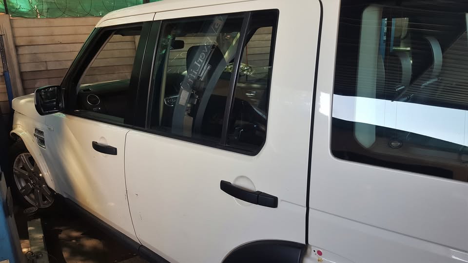 Land Rover Discovery 4 – Stripping for Spares | AUTO EZI