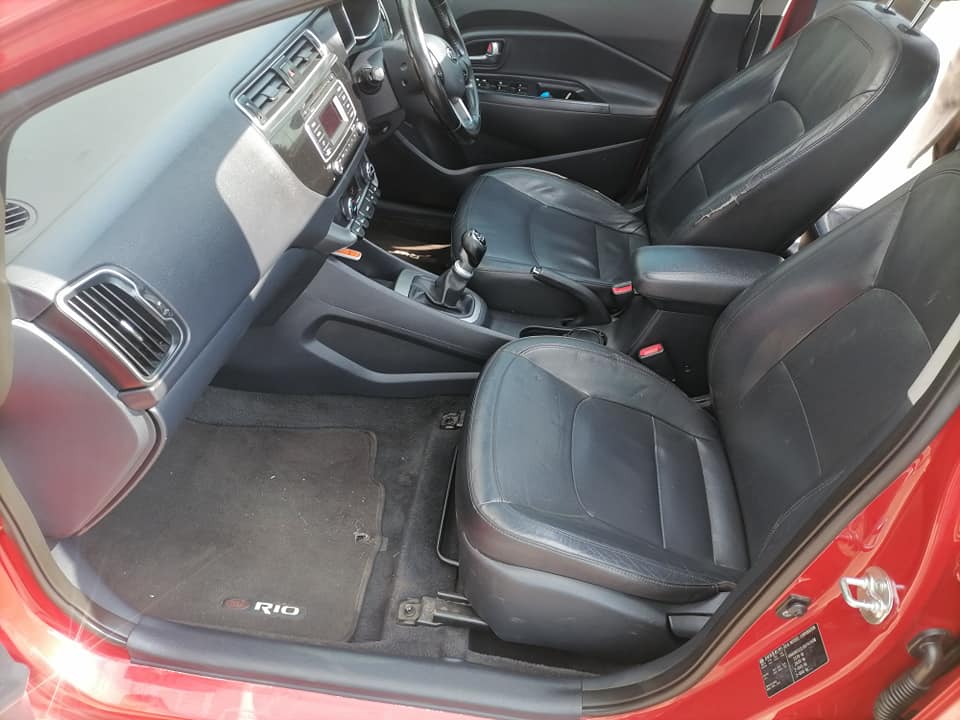 2015 Kia Rio 1.4 Tec Hatchback with a leather seat and sunroof
