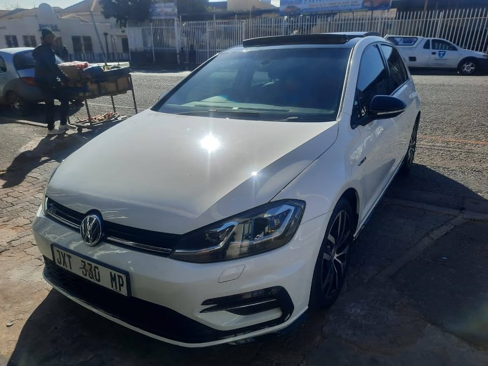 2019 Volkswagen Golf vii 1.4 RLine Automatic Hatchback with a leather seat Sunroof