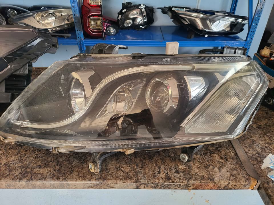 Mahindra luv 500 left headlight for sale. - Private Seller Mahindra luv 500 left headlight for sale. - Private Seller