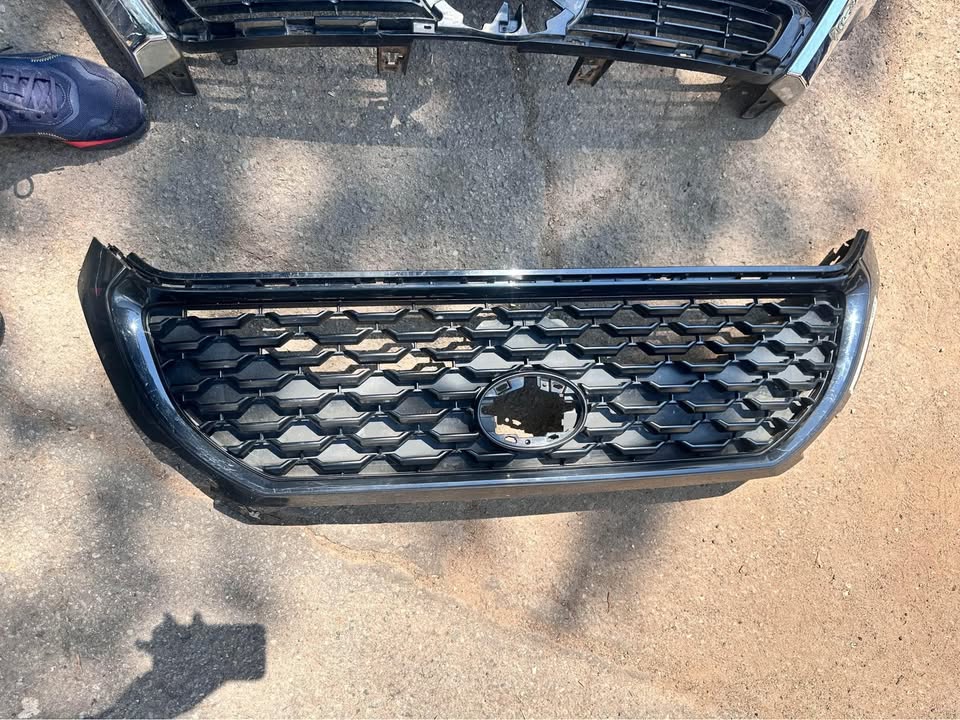 Toyota Corolla Cross main grill - Private Seller Toyota Corolla Cross main grill - Private Seller