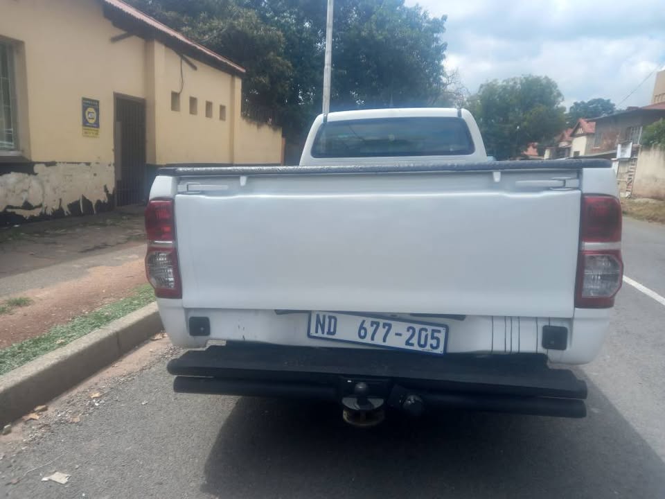 2013 Toyota Hilux Single cab low Raider White 2.5 Diesel, Manual, 141000kms. Leather Seats.