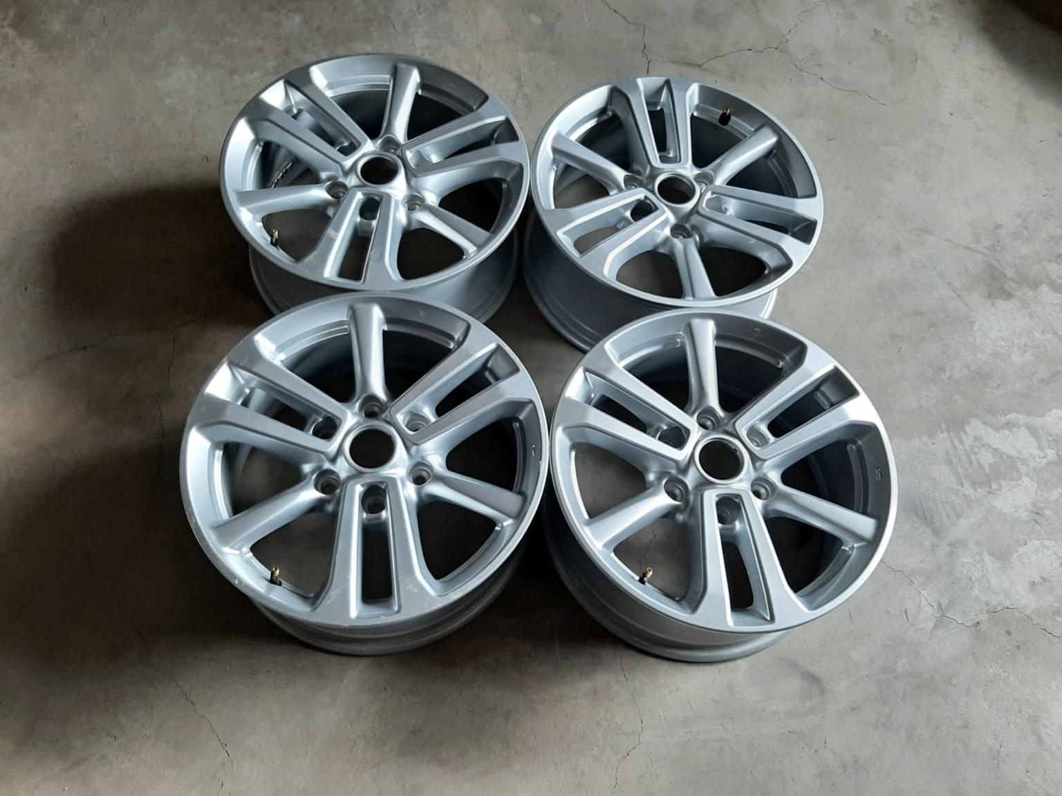 17" Isuzu latest model original mags set - Private Seller 17" Isuzu latest model original mags set - Private Seller