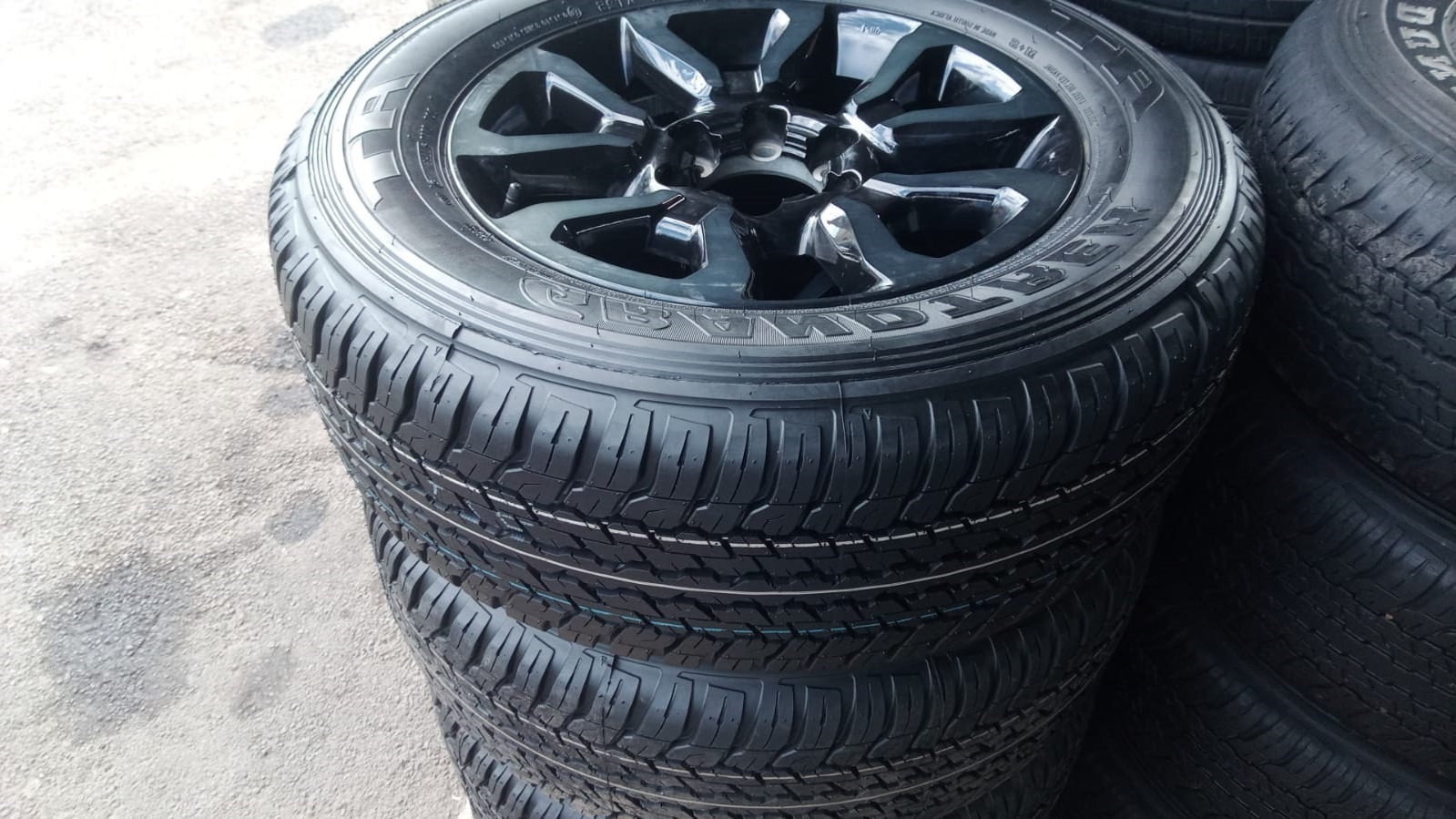 18" Toyota Legend 50 RS original mag with brand new 265/60/18 Dunlop Grandtrek A - Private Seller 18" Toyota Legend 50 RS original mag with brand new 265/60/18 Dunlop Grandtrek A - Private Seller