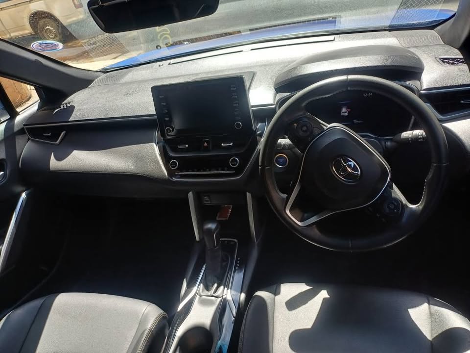 Used 2022 Toyota Corolla Cross 1.8 Hybrid XS - Private Seller