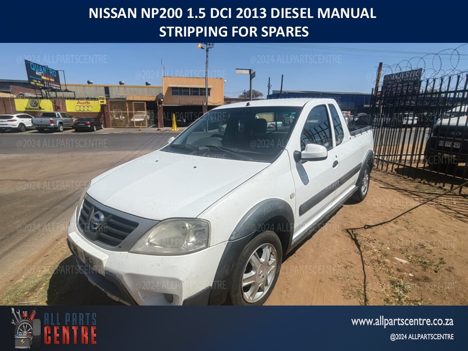 diesel Nissan Np200 2013 manual breaking for spares