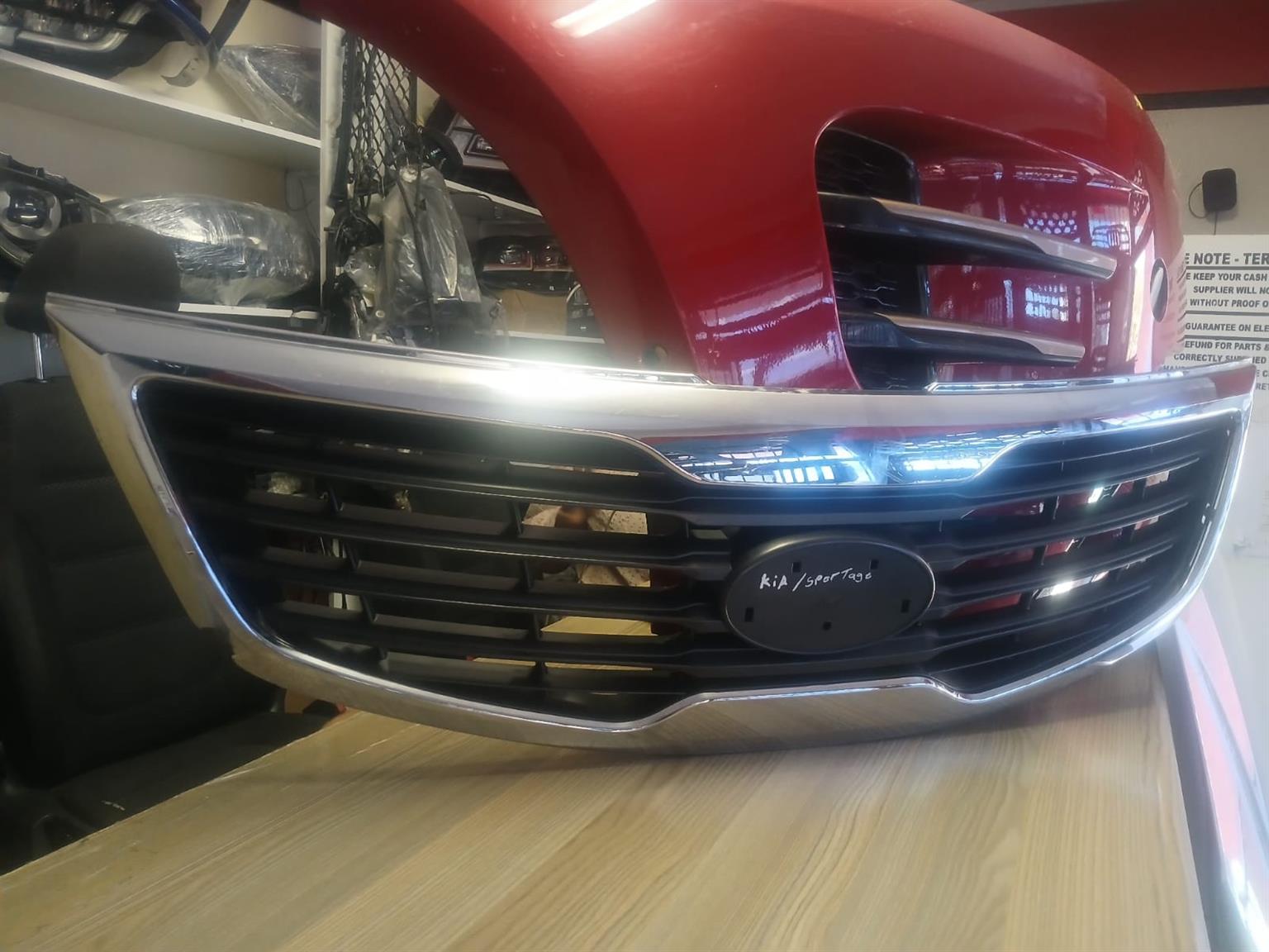 2015 KIA SPORTAGE MAIN GRILL IN PRESTINE CONDITION FOR SALE - Private Seller