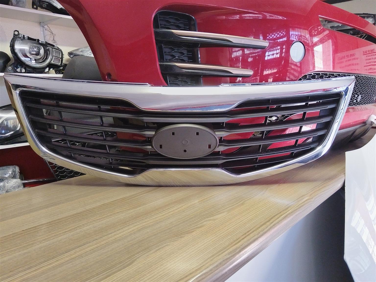 2015 KIA STORTAGE MAIN GRILL AVAILABLE FOR SALE - Private Seller