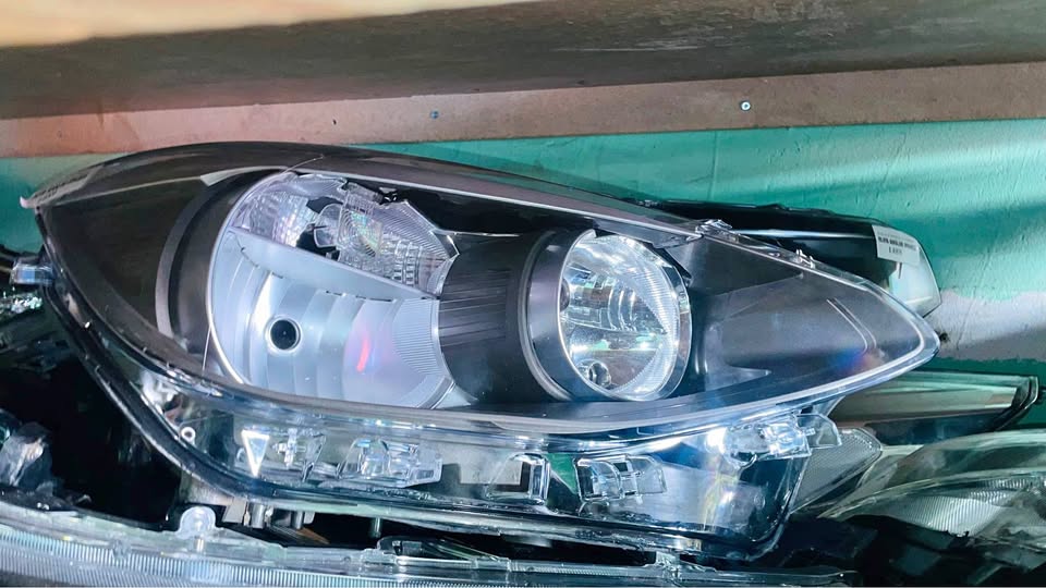 BMW 1 Series F20 normal headlight - Private Seller BMW 1 Series F20 normal headlight - Private Seller
