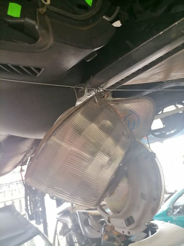 MAZDA MIDGE CORNER LIGHT - Private Seller