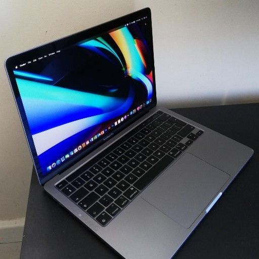 Macbook Pro 13 inch core i5 2020 Touchbar