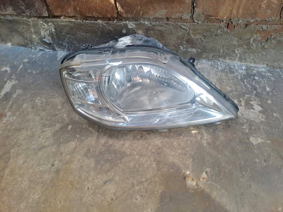 Nissan NP200 Right Hand Side Headlight - Private Seller Nissan NP200 Right Hand Side Headlight - Private Seller