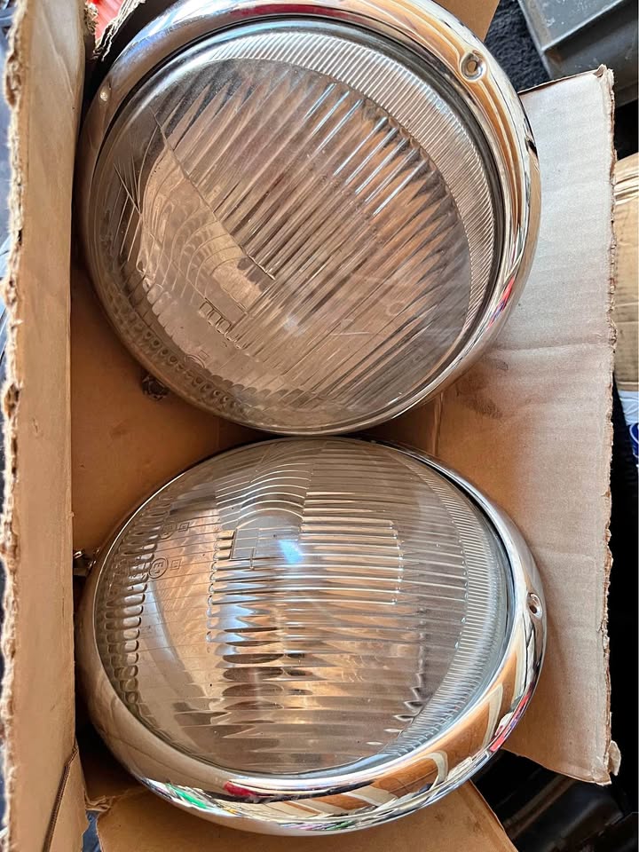 VW Beetle 60s Headlights With Trims