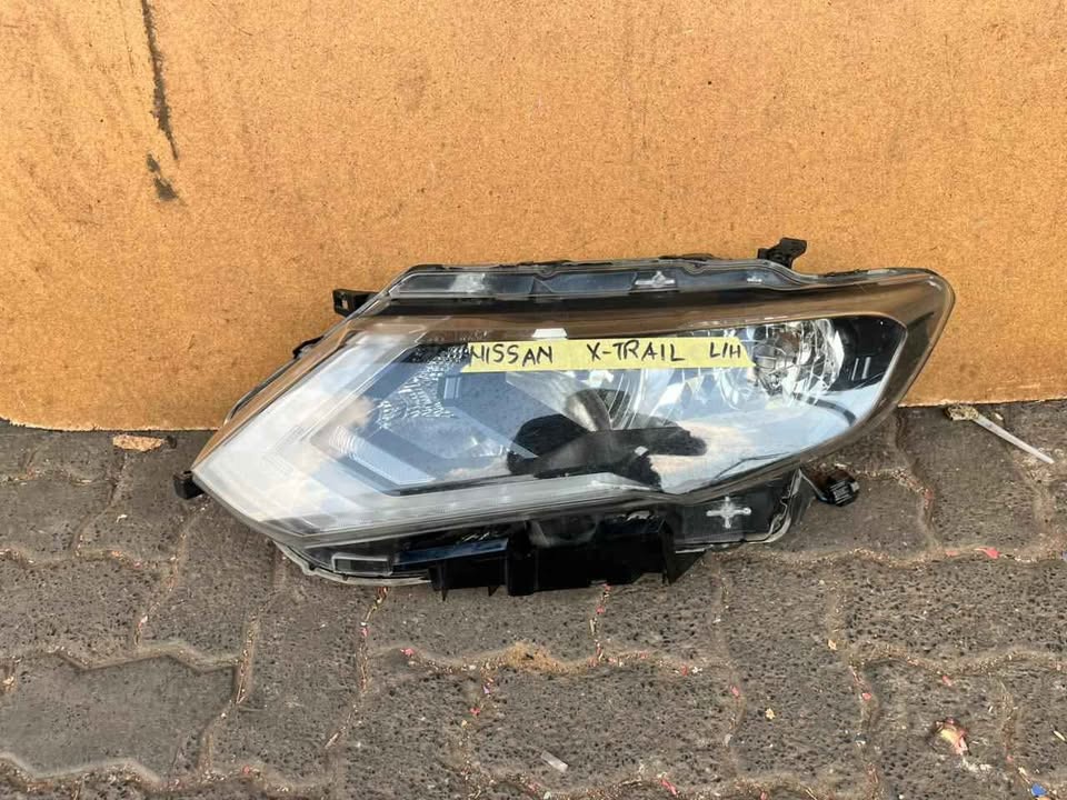 Nissan X-Traill headlights - Private Seller Nissan X-Traill headlights - Private Seller
