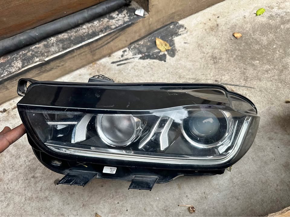 Jaguar XE LH Headlamp (Xenon) GX7313W030DF T4N13849 - Private Seller Jaguar XE LH Headlamp (Xenon) GX7313W030DF T4N13849 - Private Seller