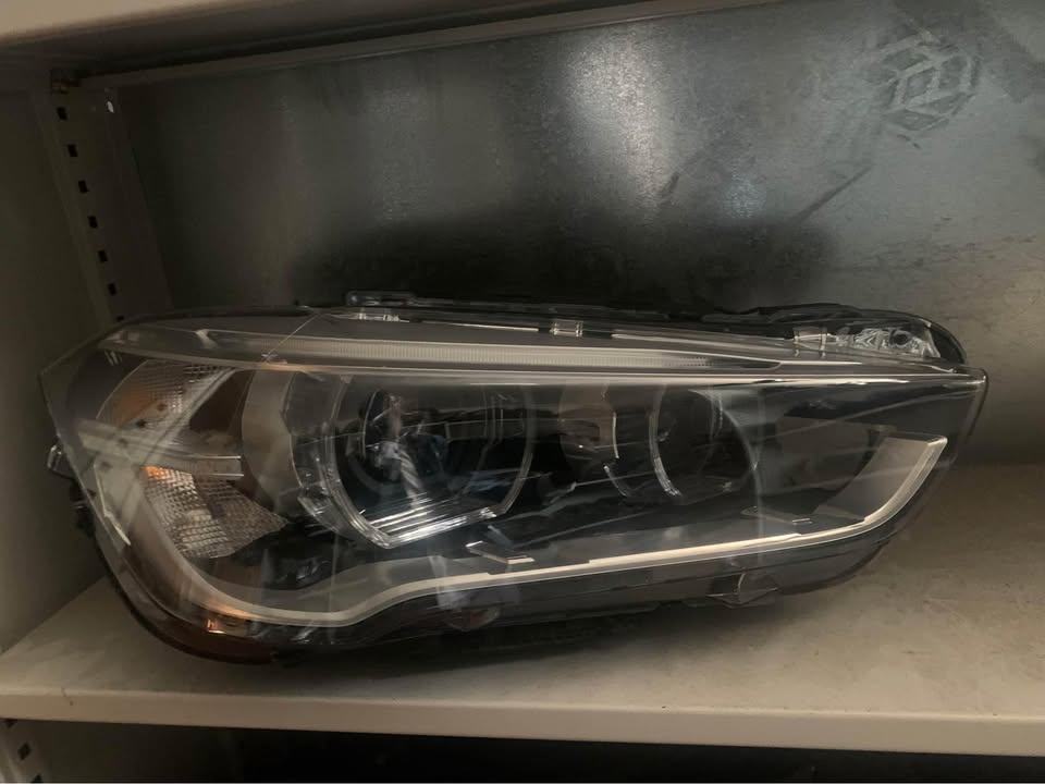 BMW X1 F48 headlights xenon - Private Seller