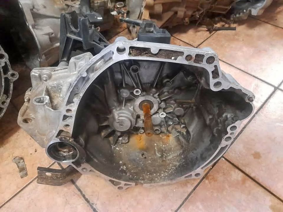 RENAULT TRIBER MANUAL GEARBOX - Private Seller RENAULT TRIBER MANUAL GEARBOX - Private Seller