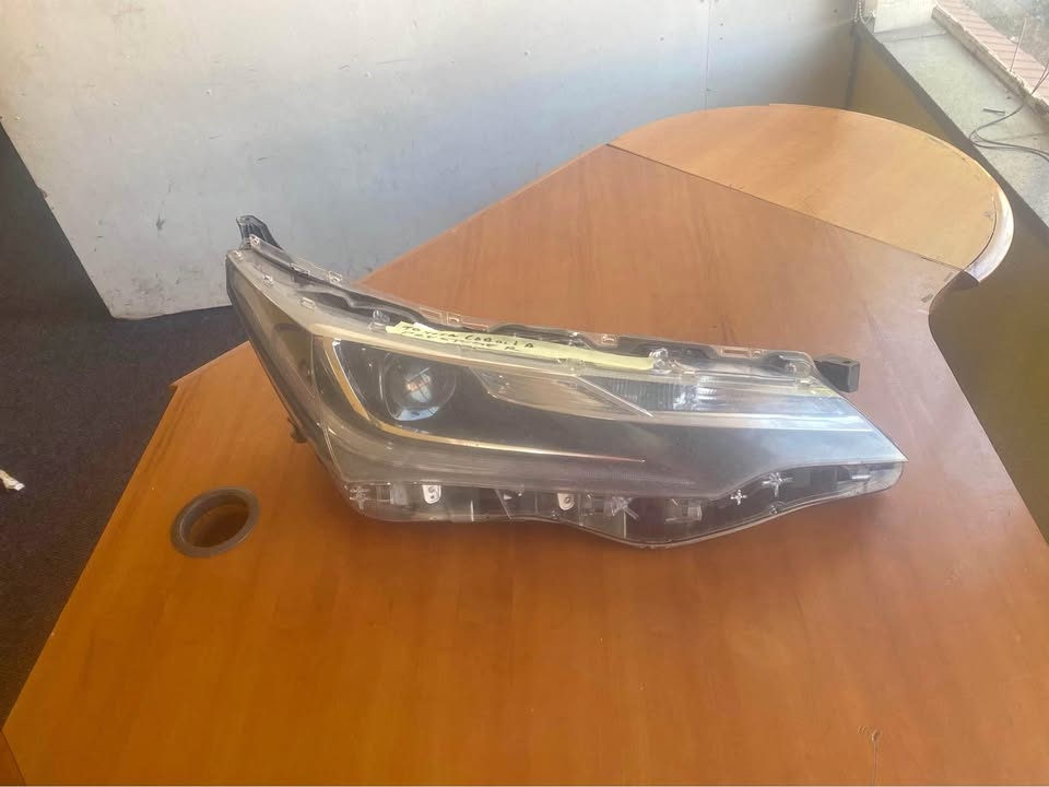 Toyota Corolla prestige right headlight