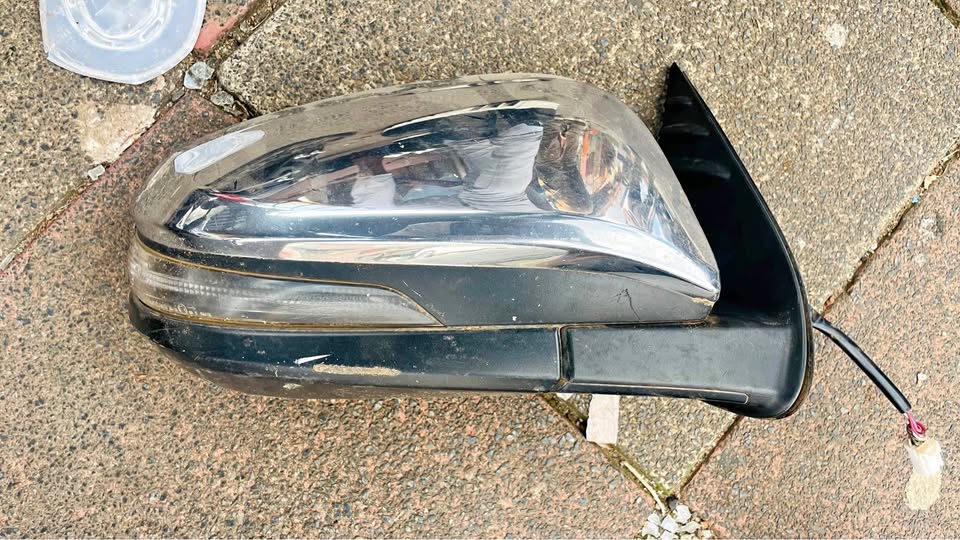 Toyota Hilux GD6 side mirror - Private Seller Toyota Hilux GD6 side mirror - Private Seller