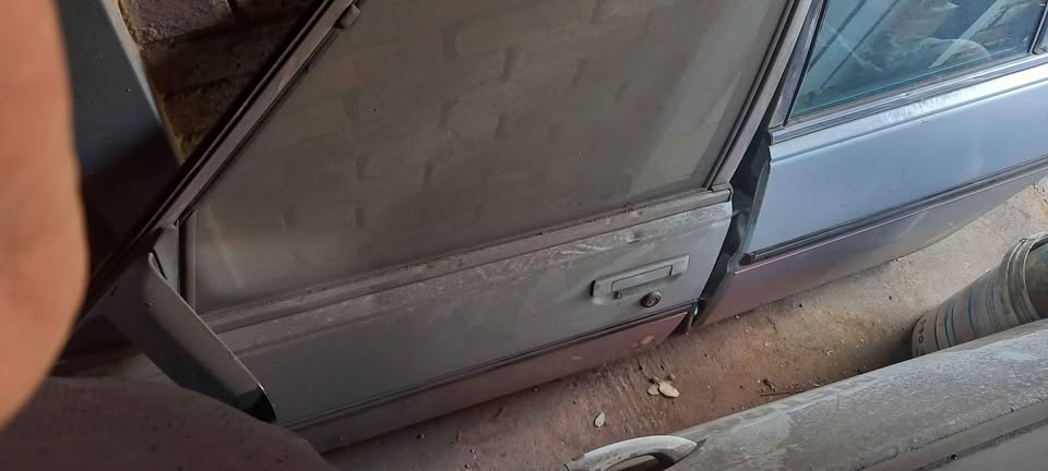 Toyota cressida left side doors