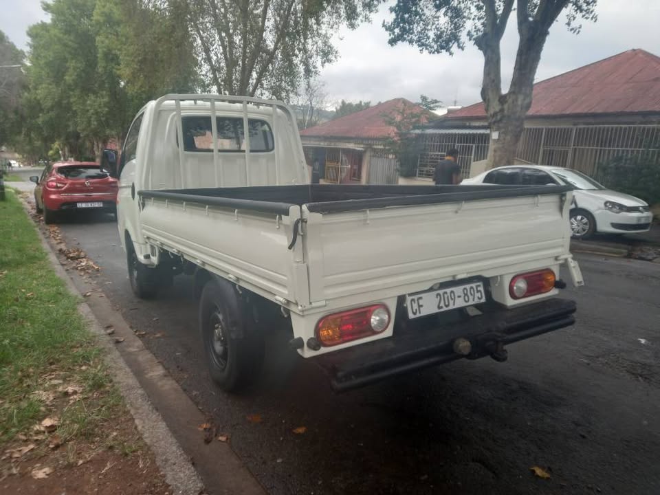 2006 HYUNDAI H100 BAKKIE  DIESEL,White