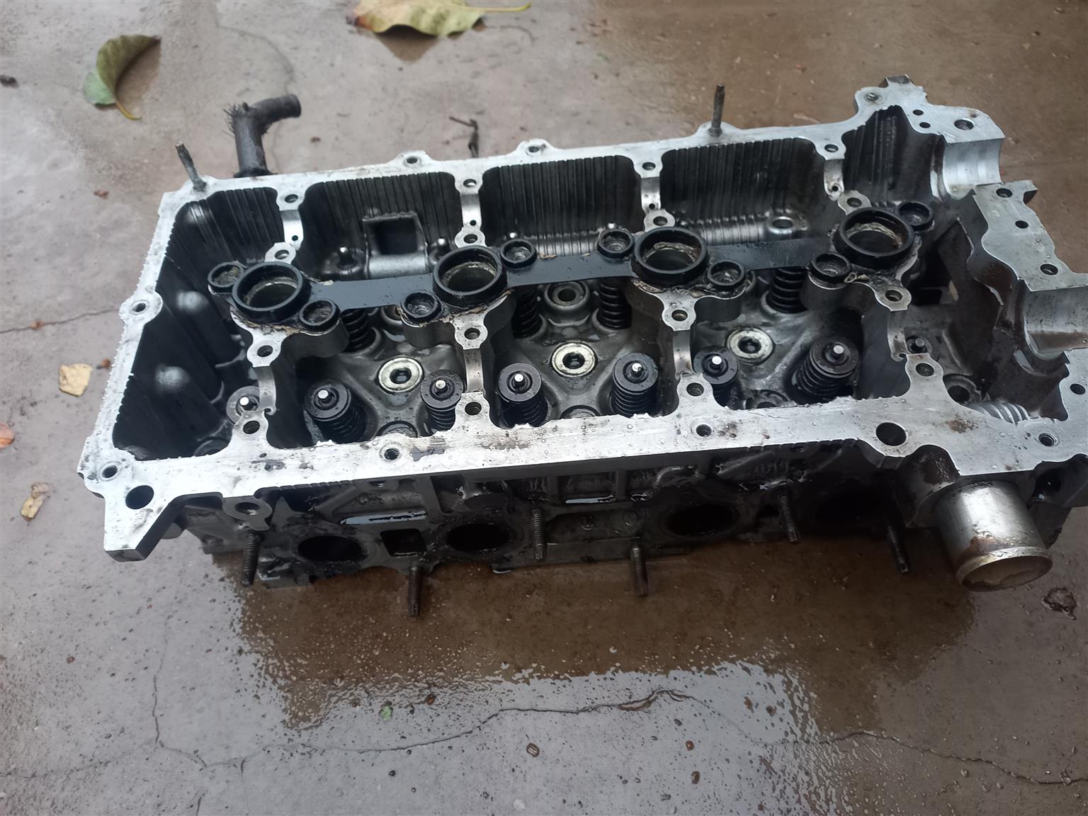 Toyota quantum cylinder head 2TR - Private Seller Toyota quantum cylinder head 2TR - Private Seller