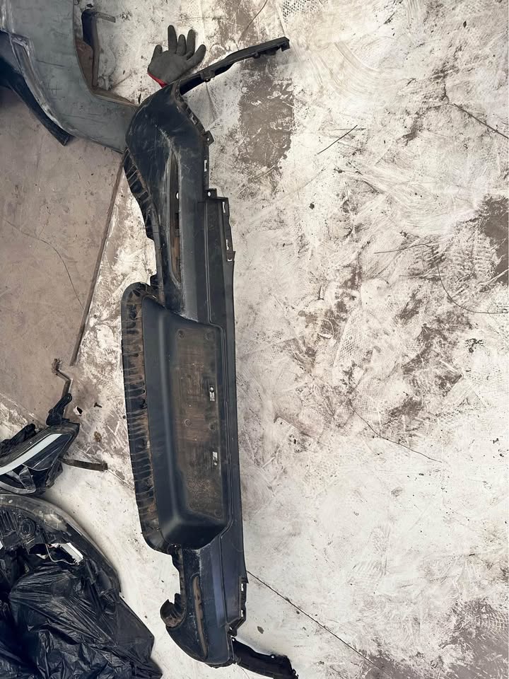 Kia rear bumper piece - Private Seller