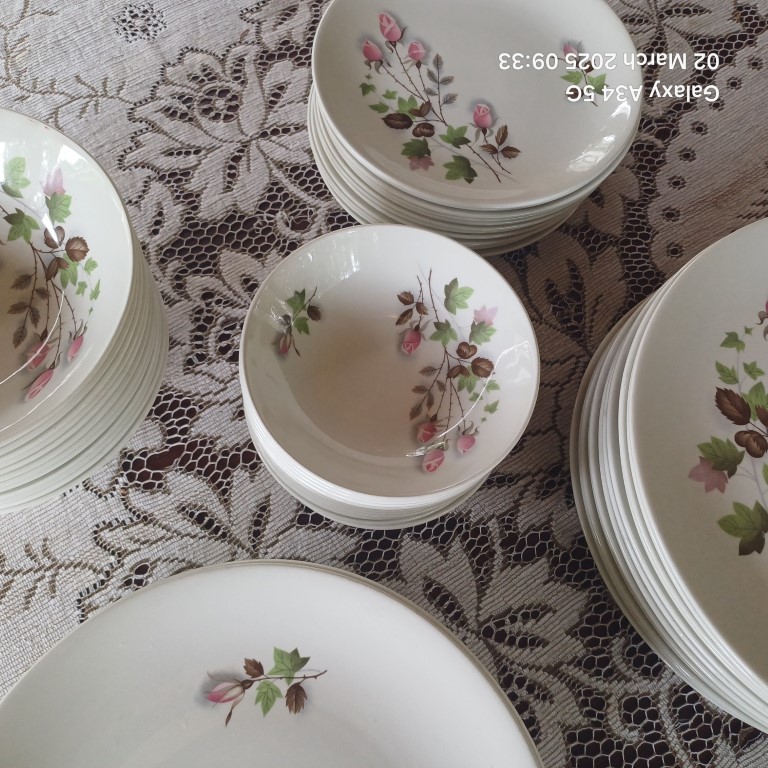 JOHNSON BROS DINING SET