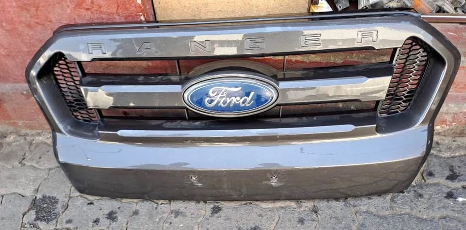 Ford Ranger T7 grill - Private Seller Ford Ranger T7 grill - Private Seller
