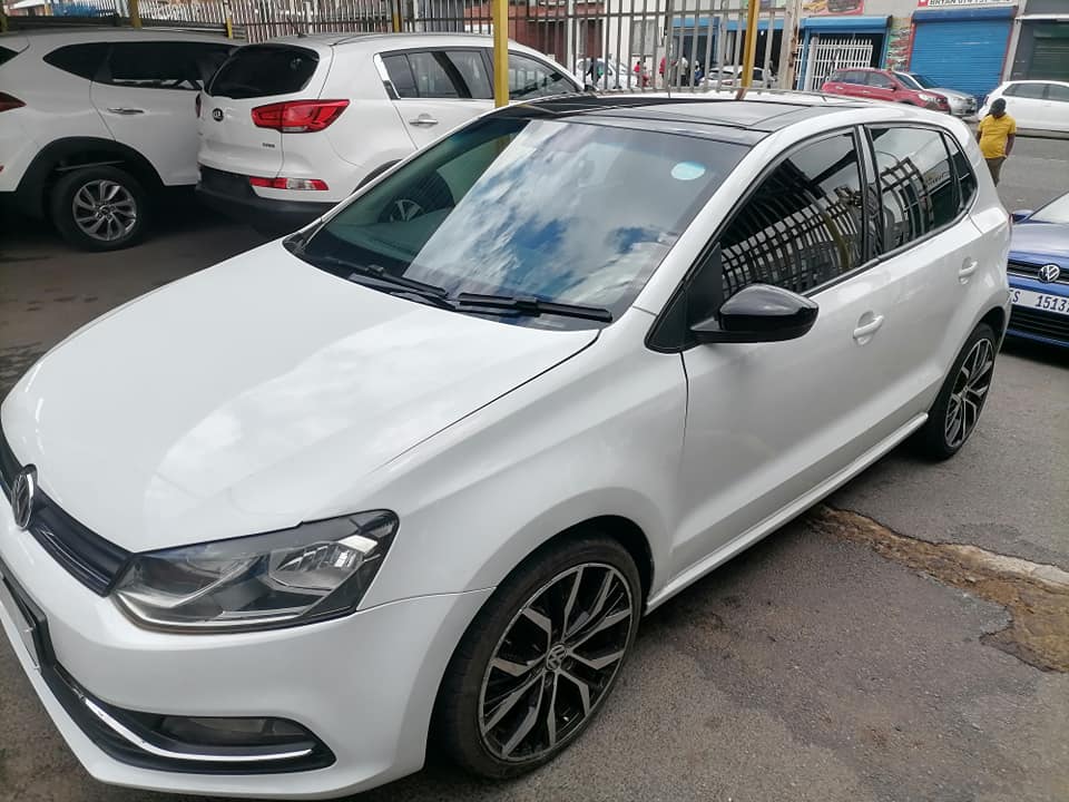 2015 Volkswagen polo 1.2 TSI Sunroof High line leather interior