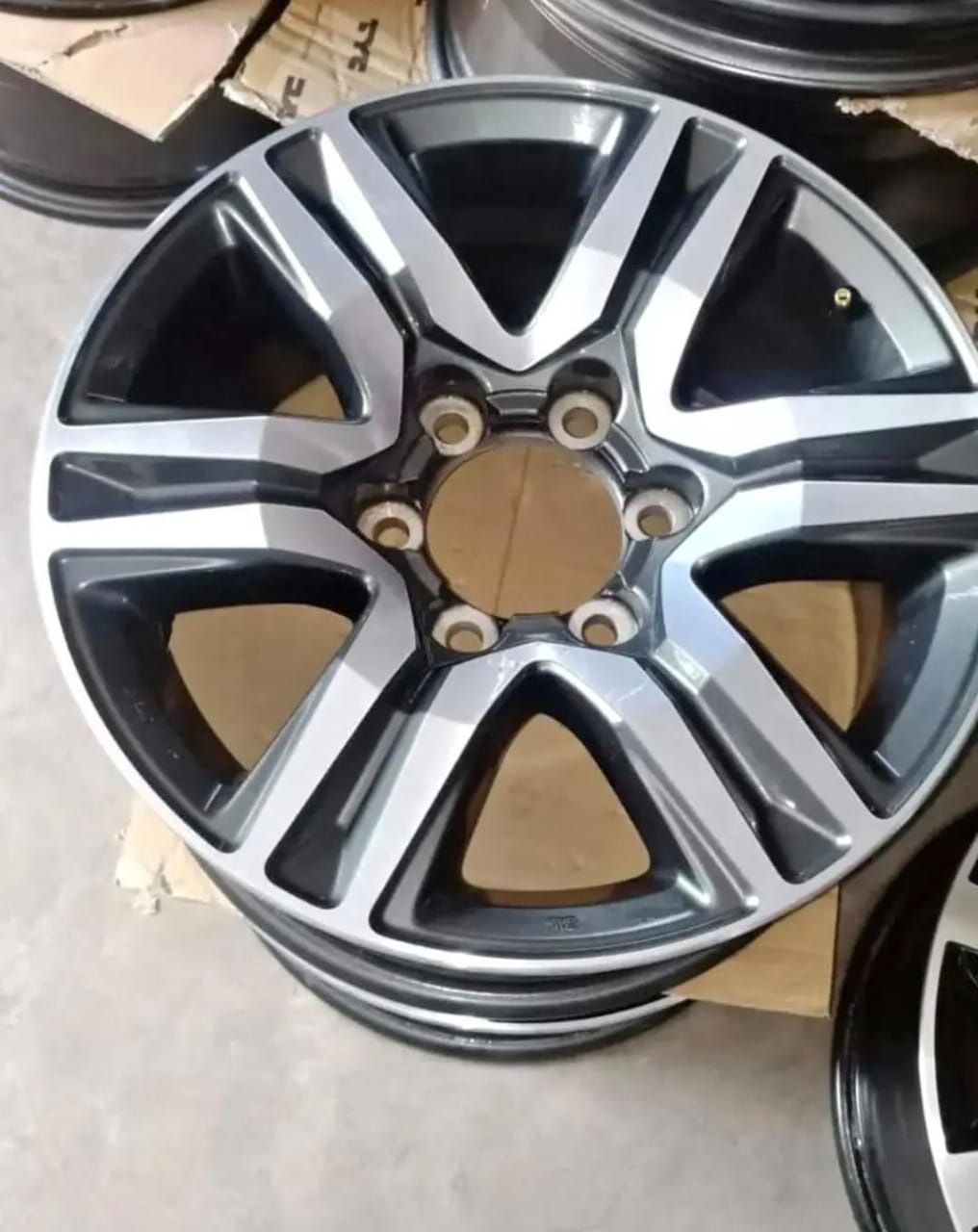 Toyota Hilux/Fortuner 17''original mag to use for spare wheel - Private Seller Toyota Hilux/Fortuner 17''original mag to use for spare wheel - Private Seller