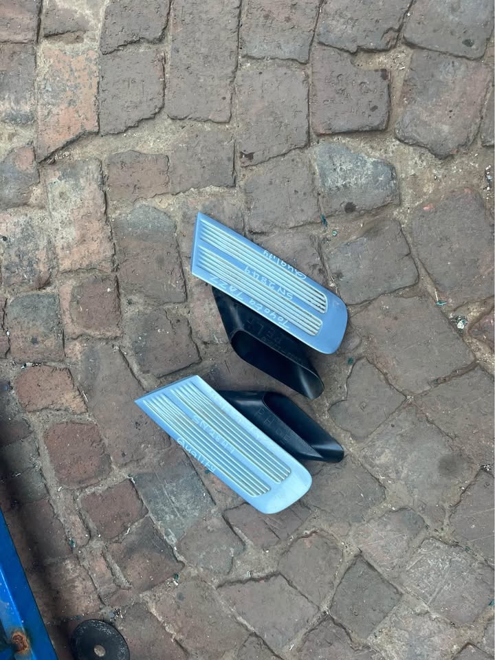 Toyota tazz rear side vents Call or whatsapp  or  we are a scrapyard - Private Seller