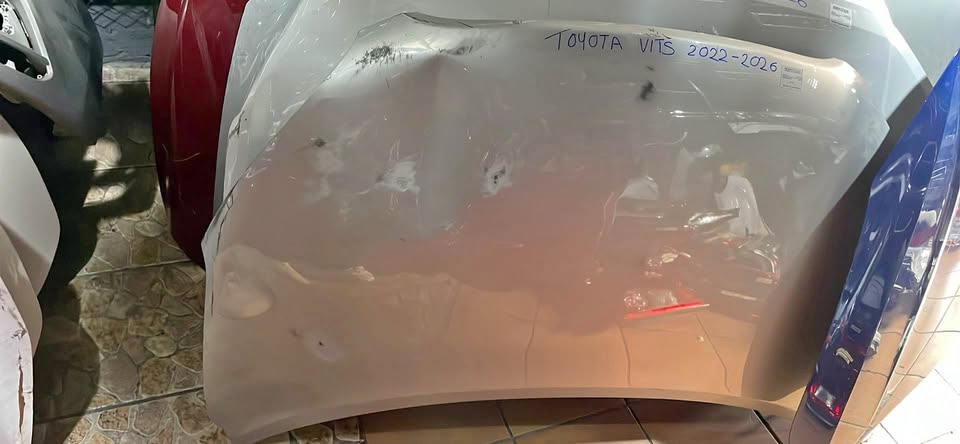 Toyota Vitz bonnet - Private Seller Toyota Vitz bonnet - Private Seller
