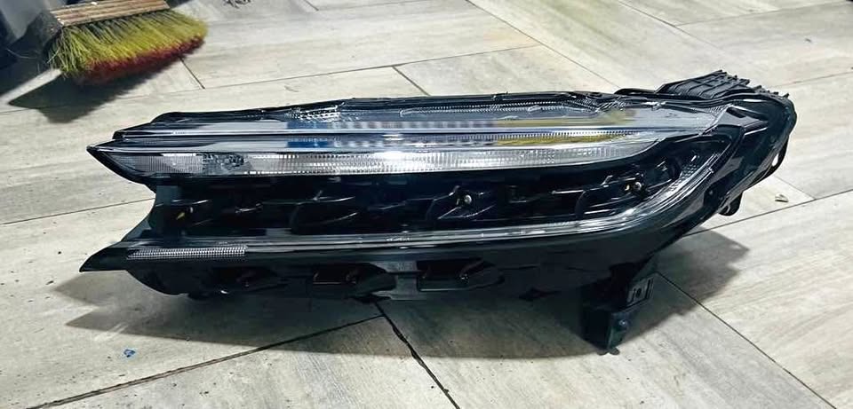 Suzuki Grand Vitara headlight - Private Seller Suzuki Grand Vitara headlight - Private Seller